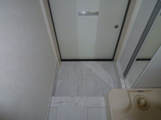 物件内観写真15　(玄関)
