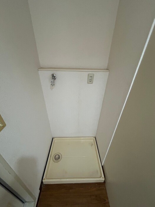 物件内観写真15　(洗濯機置場)