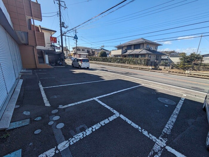 物件外観写真5　(駐車場)