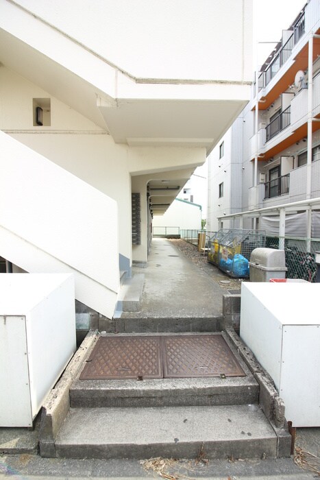 物件外観写真3　(エントランス部分)