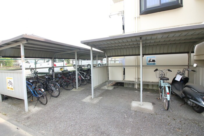 物件外観写真6　(駐輪場)