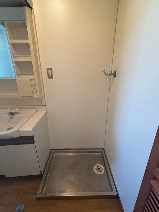 物件内観写真18　(洗濯機置場)