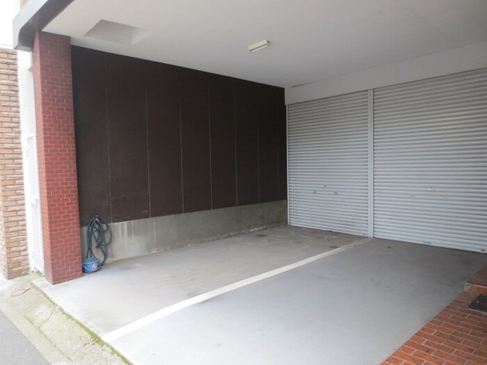 物件外観写真2　(駐車場)