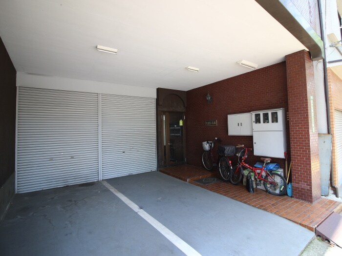 物件外観写真4　(エントランス部分)