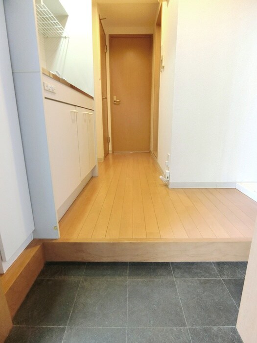 物件内観写真16　(玄関)