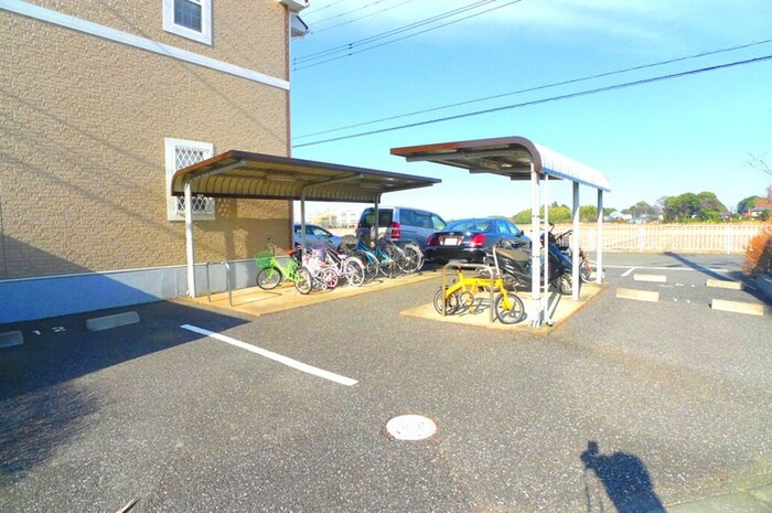 物件外観写真4　(駐車場)