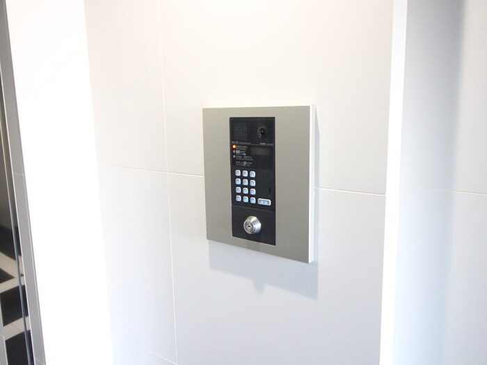 物件外観写真4　(エントランス部分)