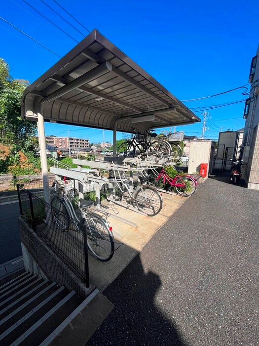 物件外観写真4　(駐輪場)