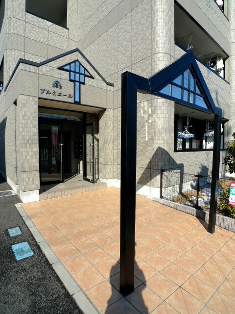 物件外観写真5　(エントランス部分)
