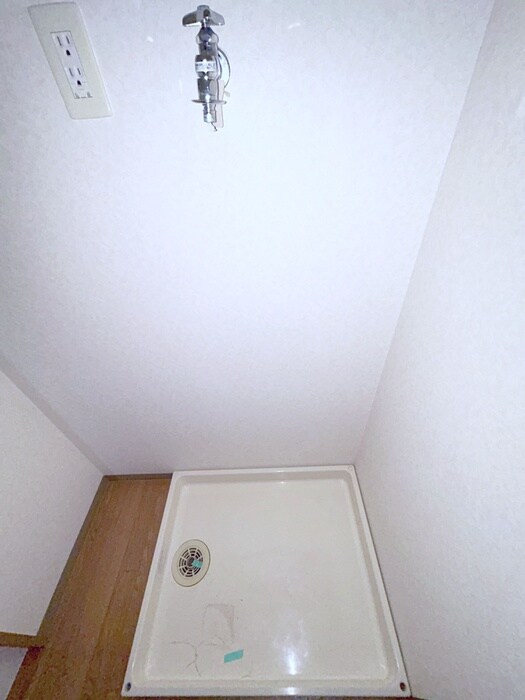 物件内観写真16　(洗濯機置場)