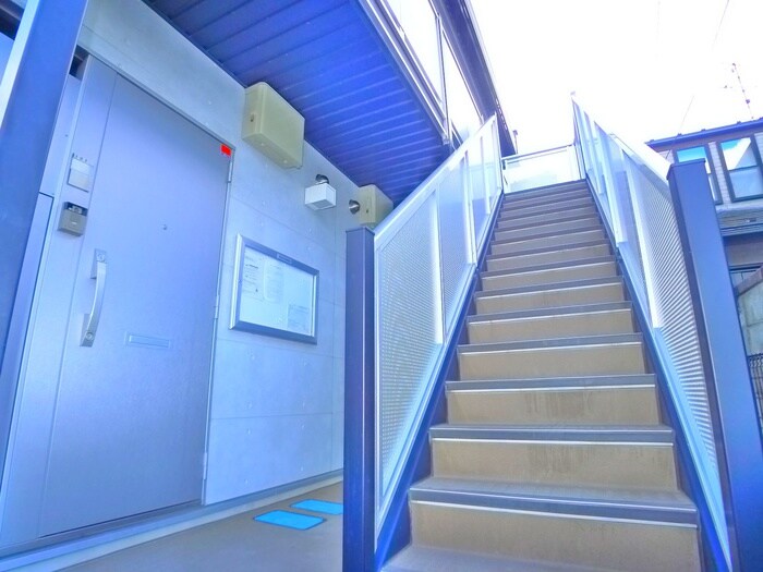 物件外観写真5　(エントランス部分)