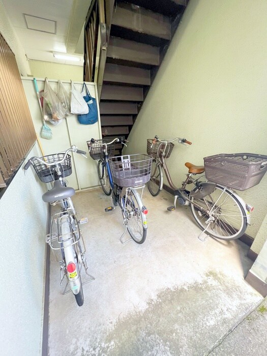 物件外観写真6　(駐輪場)