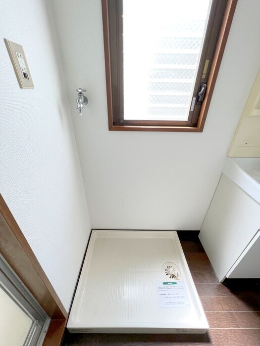 物件内観写真15　(洗濯機置場)