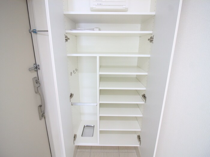 物件内観写真15　(靴箱)