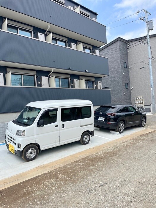 物件外観写真4　(駐車場)