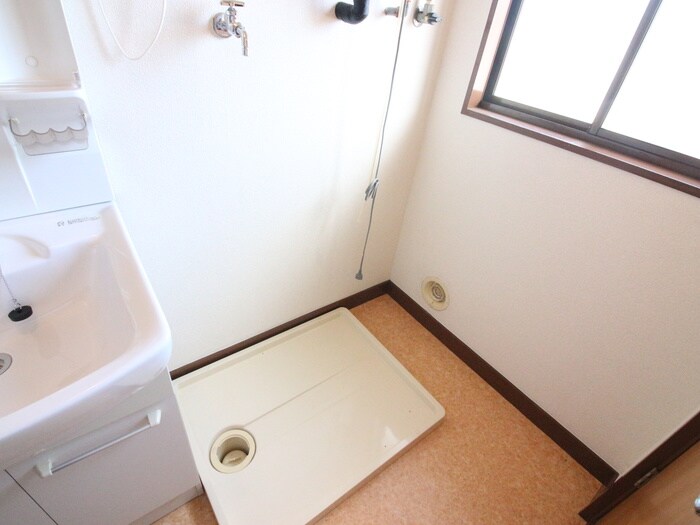 物件内観写真15　(洗濯機置場)