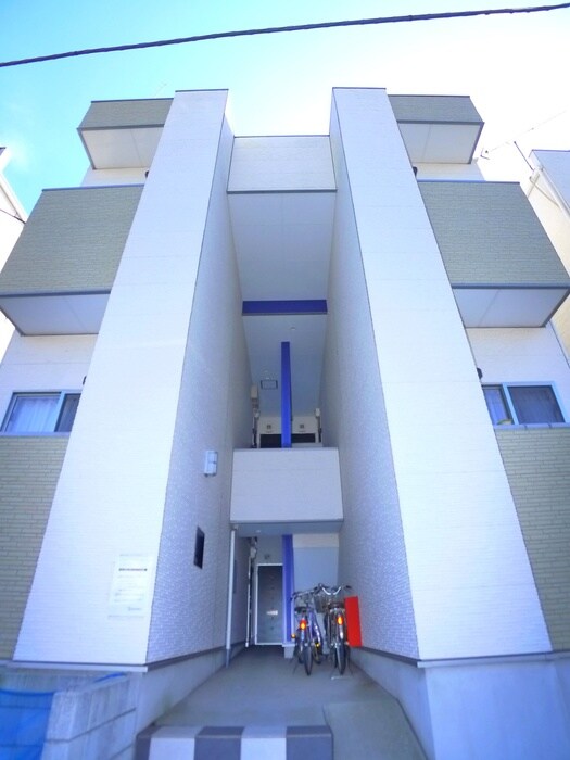 物件外観写真4　(エントランス部分)