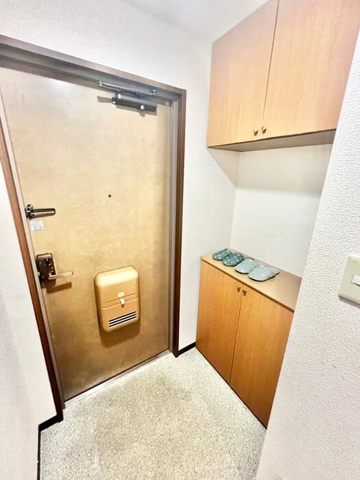 物件内観写真16　(玄関)