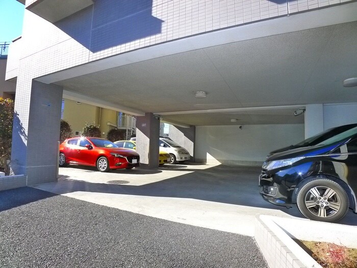 物件外観写真5　(駐車場)