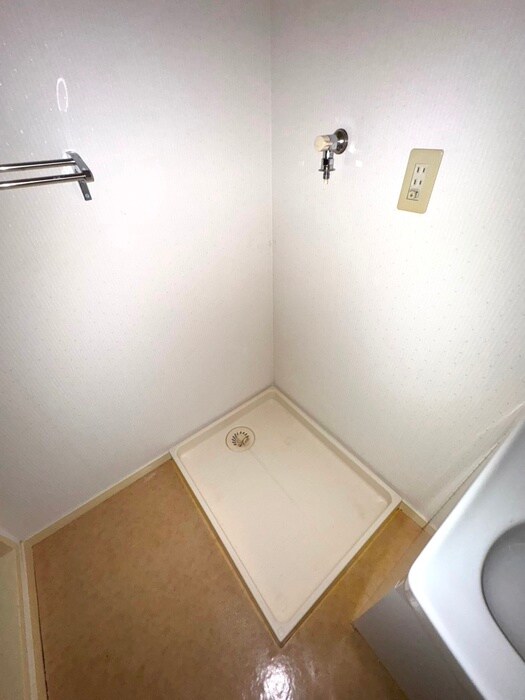 物件内観写真15　(洗濯機置場)