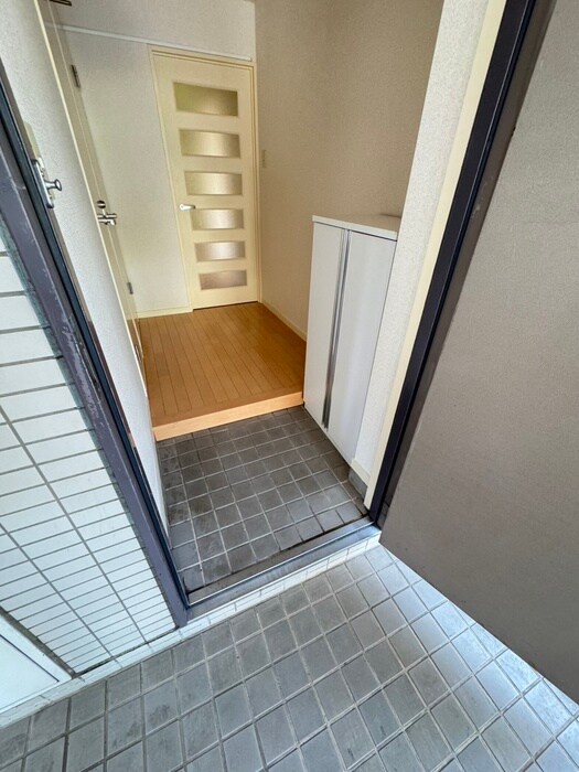 物件内観写真16　(玄関)