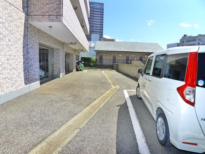 物件外観写真5　(駐車場)