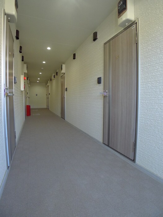 物件外観写真6　(エントランス部分)