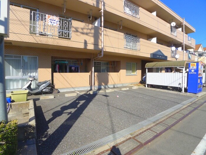 物件外観写真2　(駐車場)