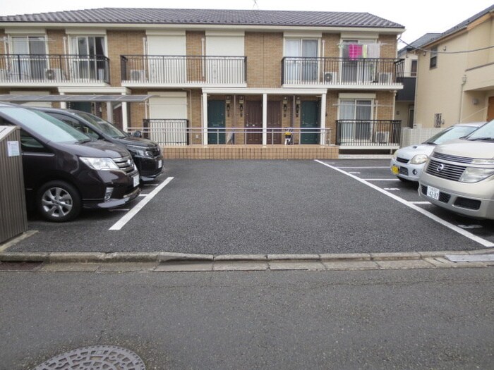 物件外観写真2　(駐車場)