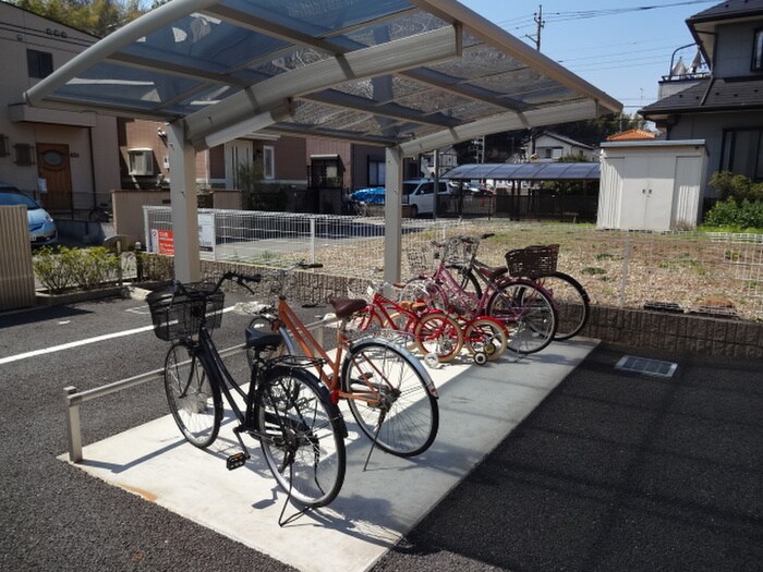 物件外観写真3　(駐輪場)