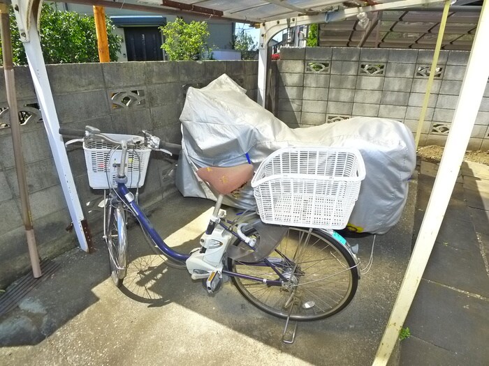 物件外観写真5　(駐輪場)