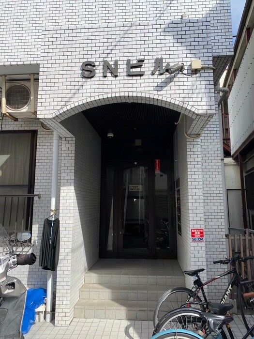 物件外観写真4　(エントランス部分)