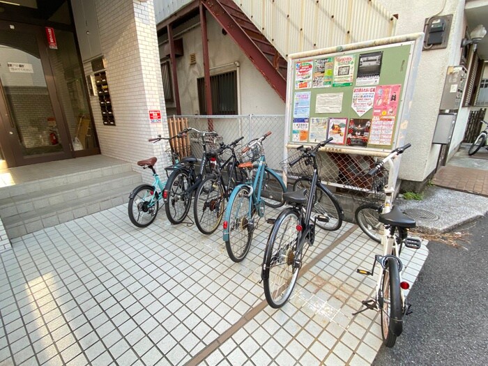 物件外観写真6　(駐輪場)