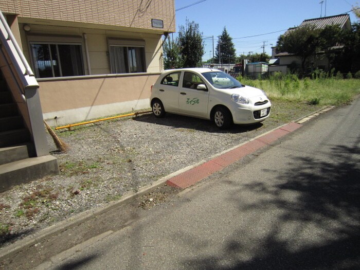 物件外観写真2　(駐車場)