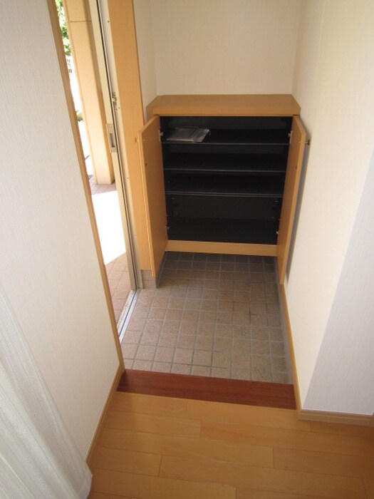 物件内観写真10　(玄関)