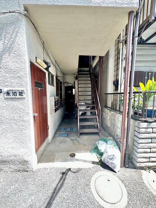 物件外観写真3　(エントランス部分)