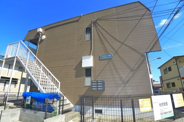 物件外観写真2　(エントランス部分)