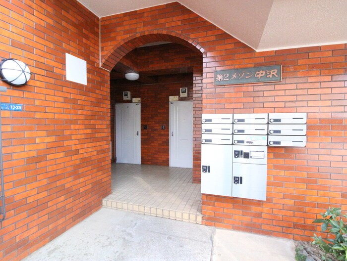 物件外観写真3　(エントランス部分)