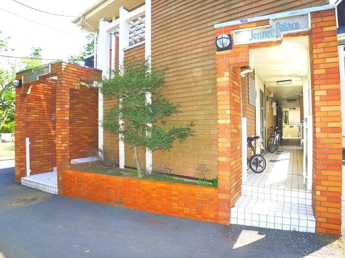 物件外観写真6　(エントランス部分)