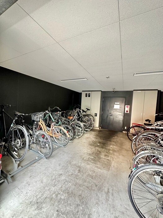 物件外観写真3　(駐輪場)