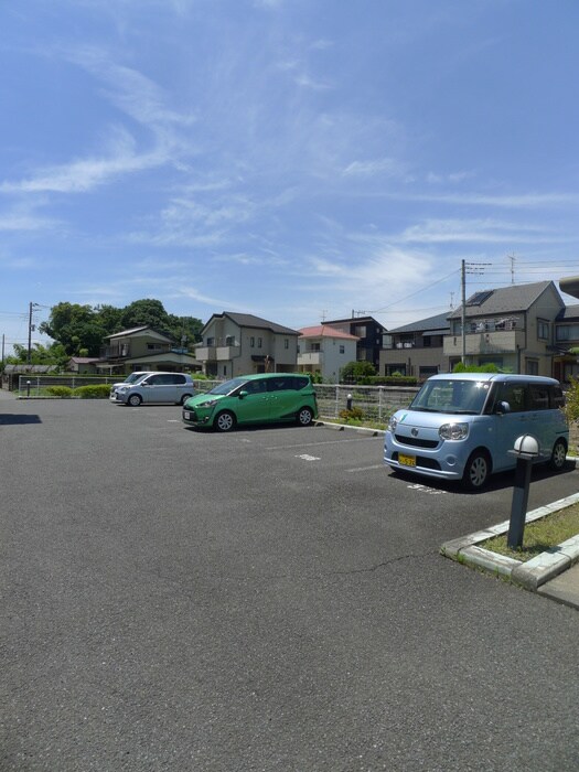 物件外観写真3　(駐車場)