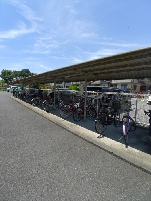 物件外観写真4　(駐車場)