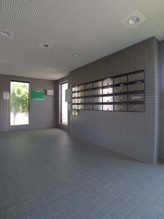 物件外観写真5　(エントランス部分)