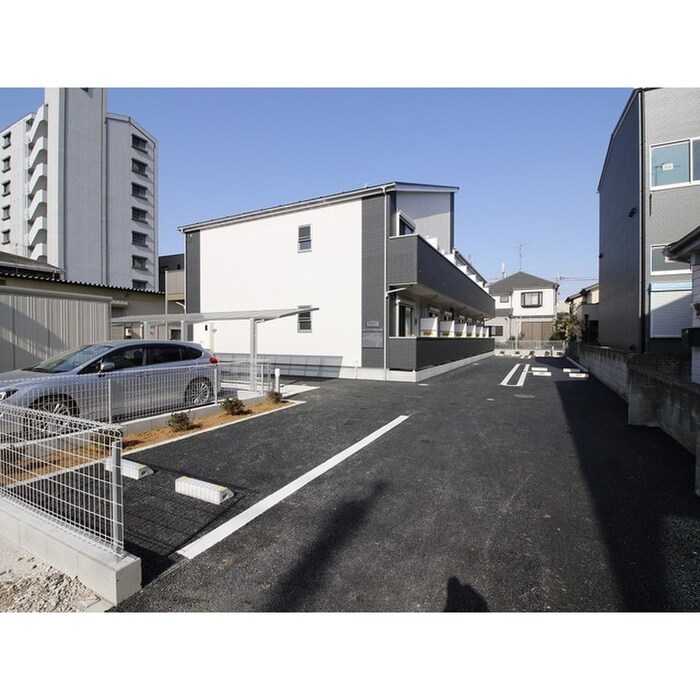 物件外観写真2　(駐車場)