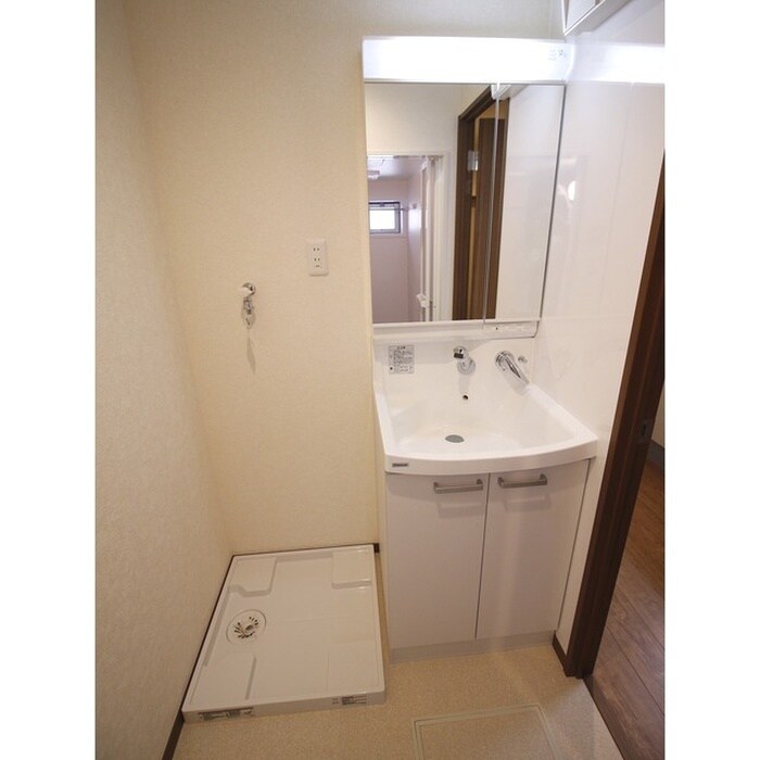 物件内観写真12　(洗濯機置場)