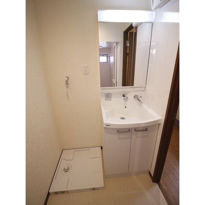 物件内観写真17　(洗濯機置場)