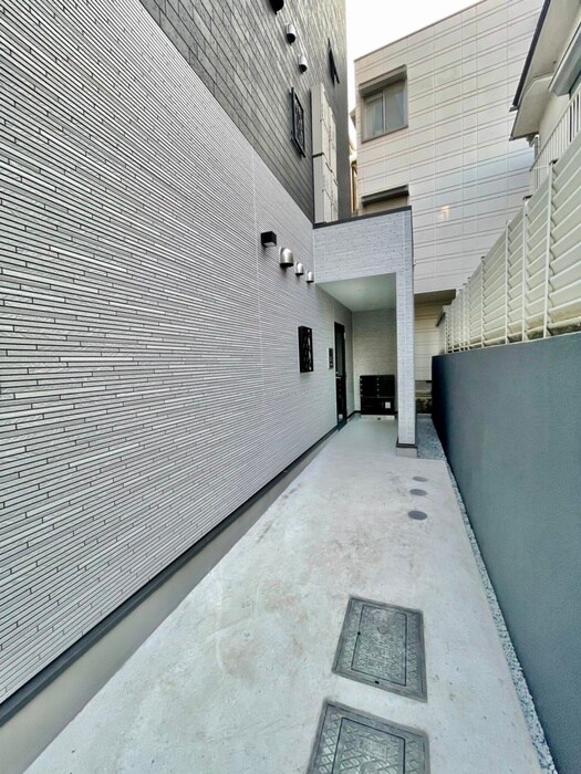 物件外観写真3　(エントランス部分)