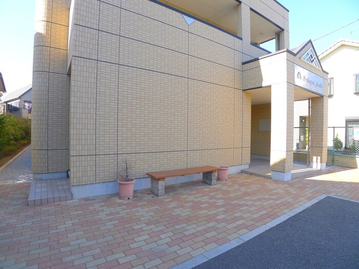 物件外観写真2　(エントランス部分)