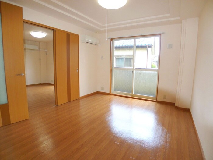 物件内観写真4　(居室)