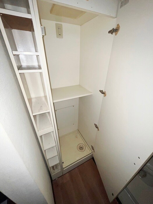 物件内観写真13　(洗濯機置場)